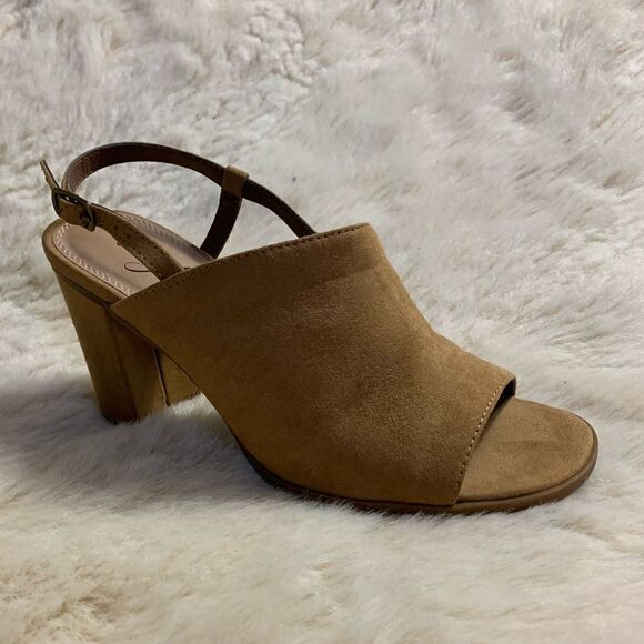 Vintage 7 Eight Kiera Tan Suede Sandals size 7.5 - Picture 1 of 9